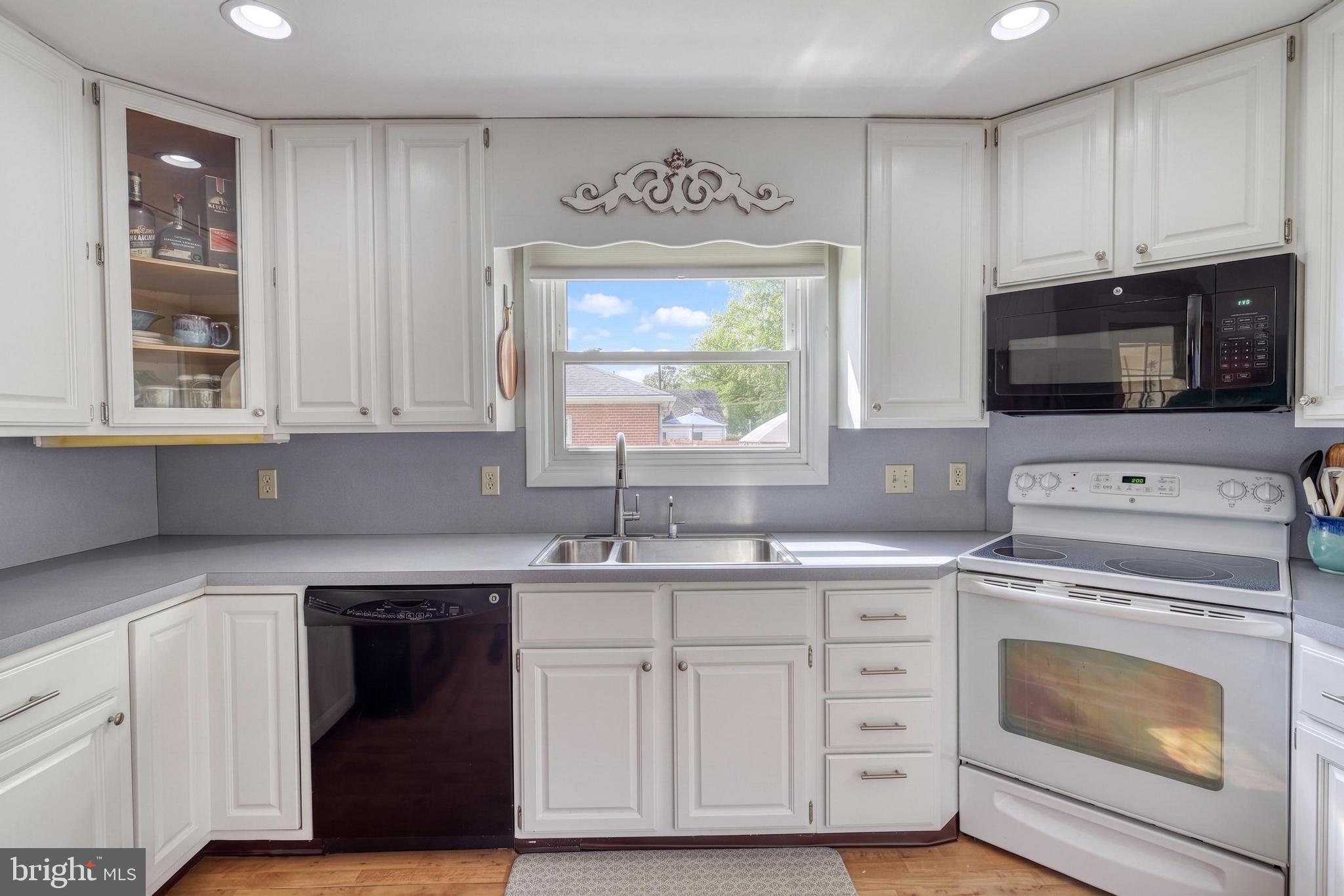 CEDAR CLIFF MANOR - Residential
