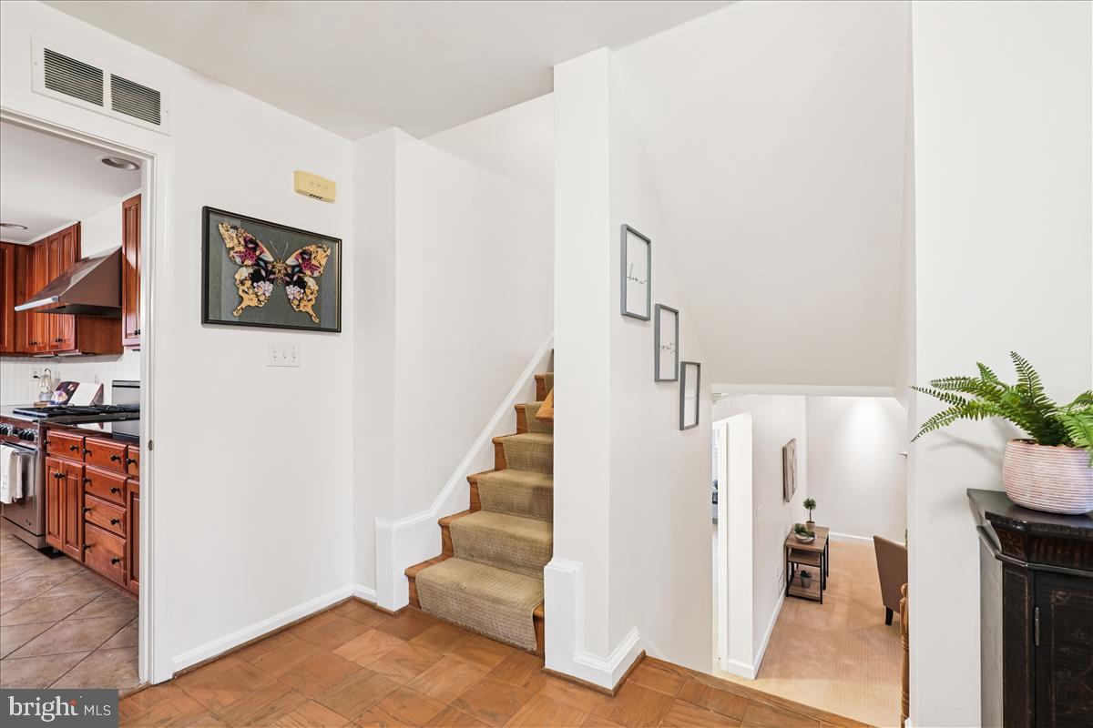 RESTON - Residential