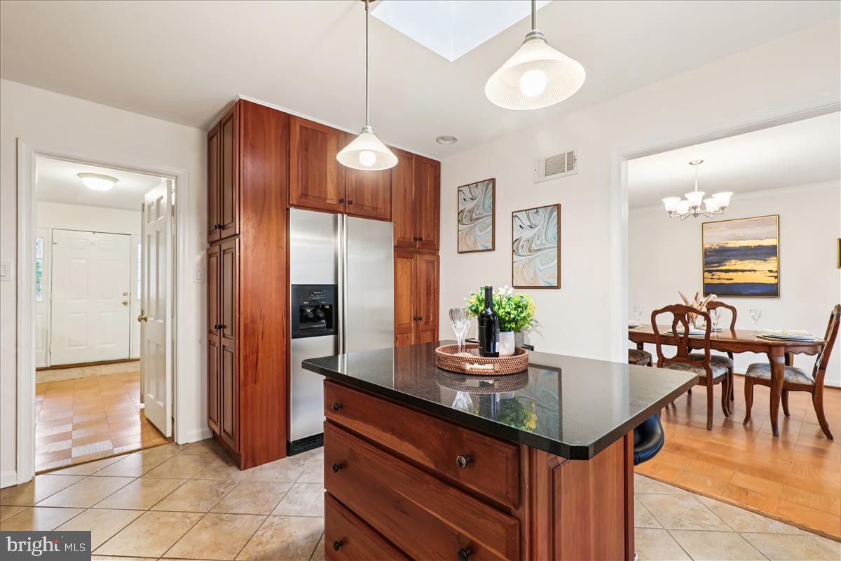 RESTON - Residential