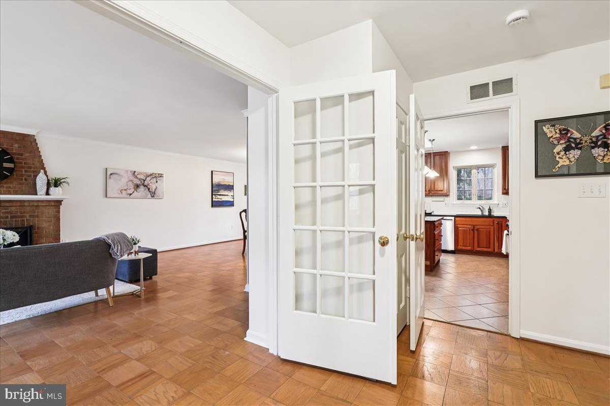 RESTON - Residential