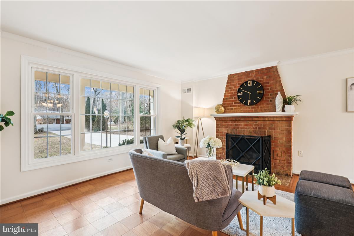 RESTON - Residential