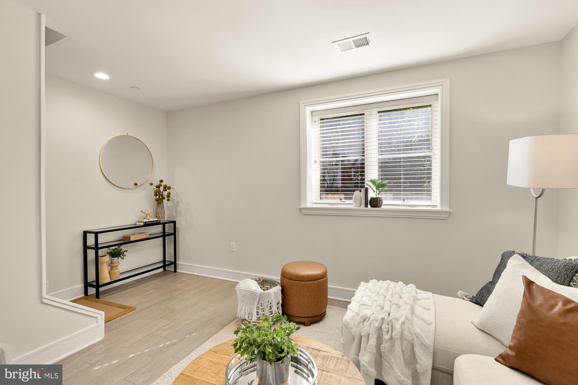 CAPITOL HILL - Residential