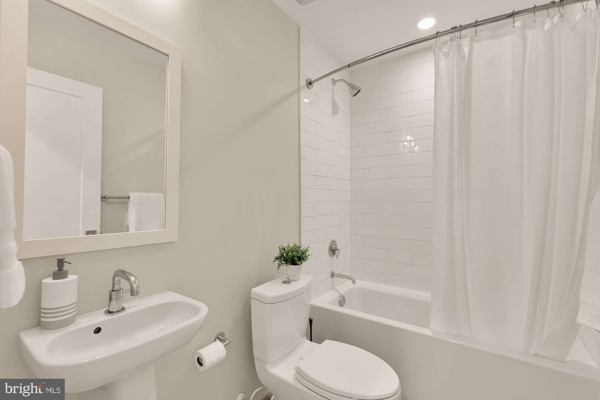 CAPITOL HILL - Residential