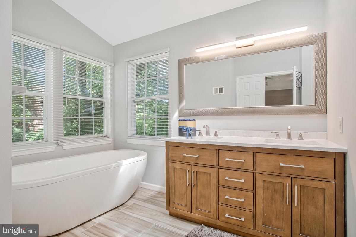 1405 MEADOWLAKE CT