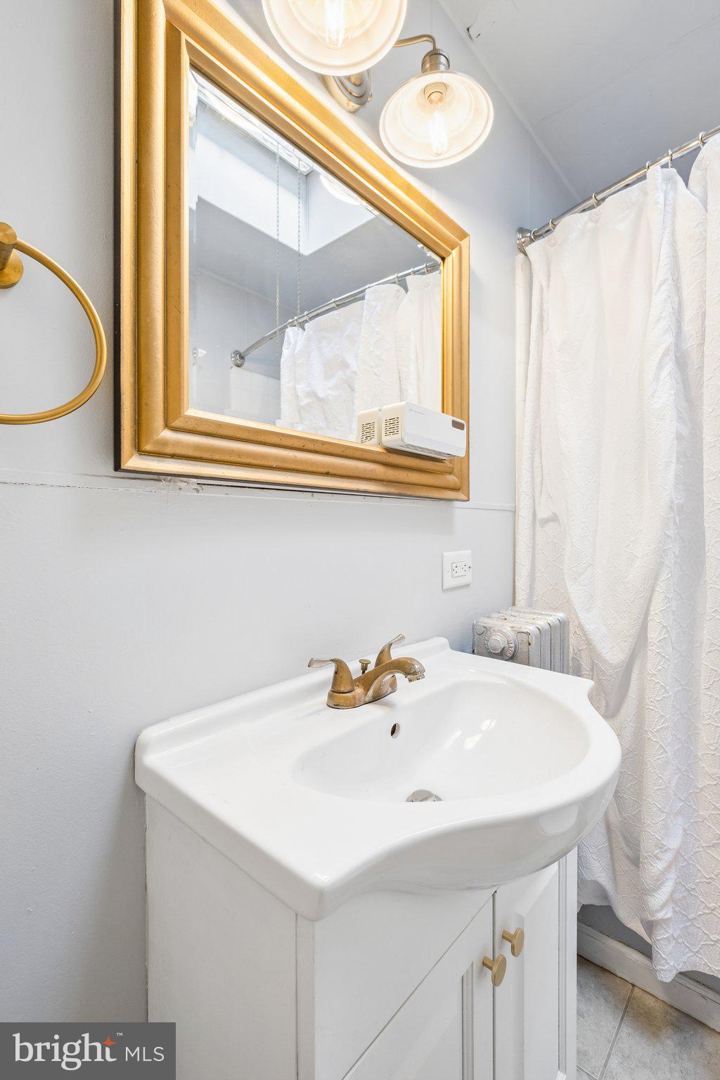 EAST FALLS - Residential