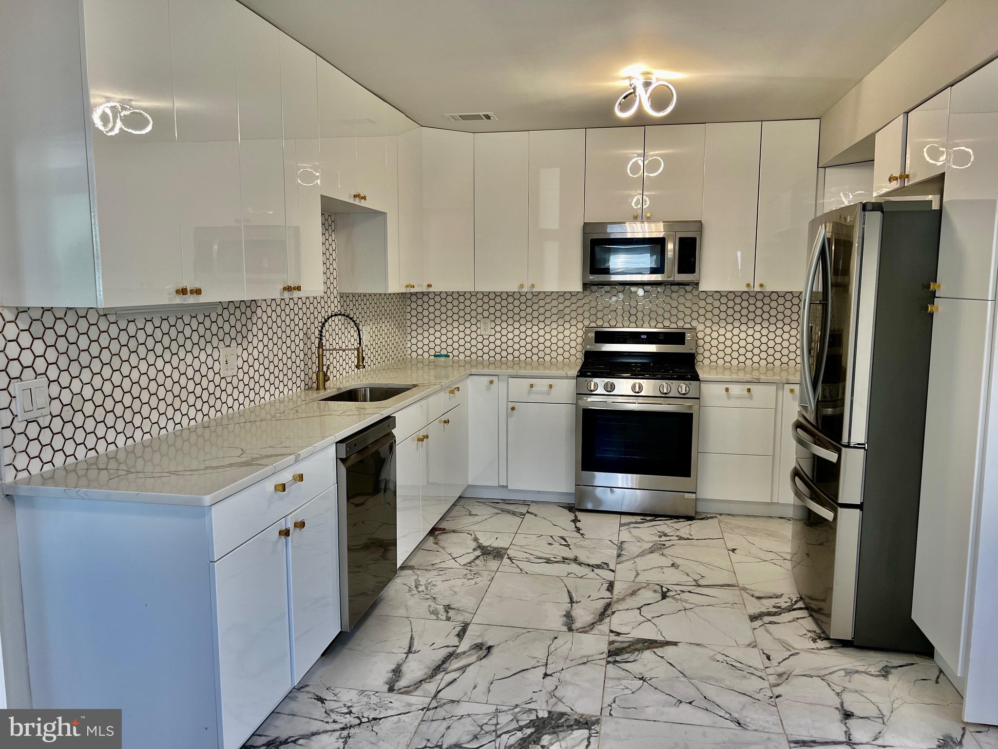 PRINCE WILLIAM ESTATES - Residential