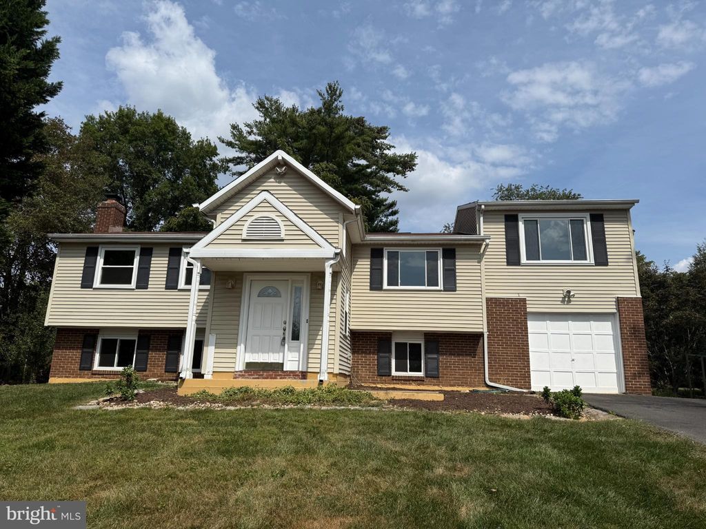 Photo of 10622 Cavalcade Street, GREAT FALLS, VA 22066 (MLS # VAFX2267262)