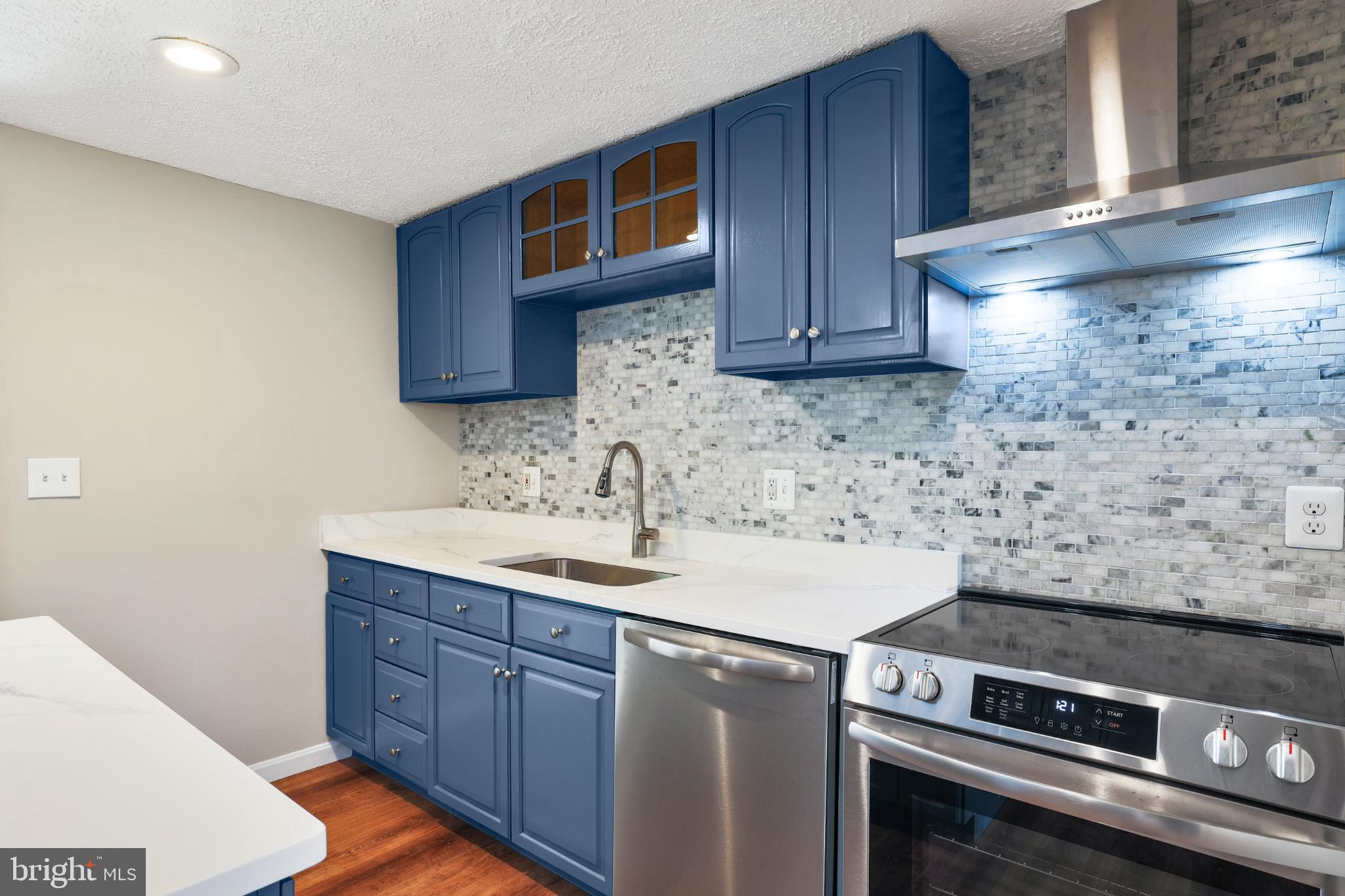 FALLS MANOR - Residential Lease