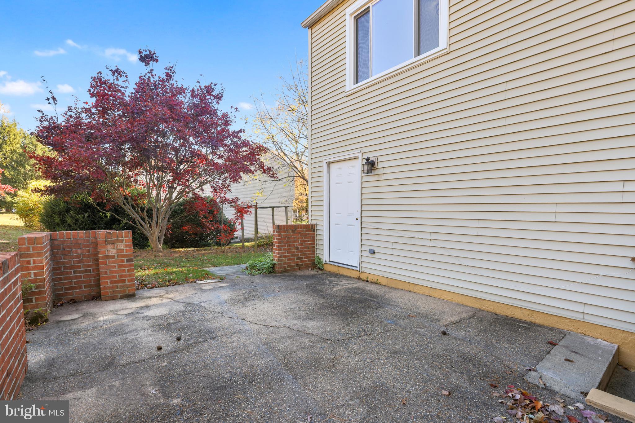 FALLS MANOR - Residential Lease