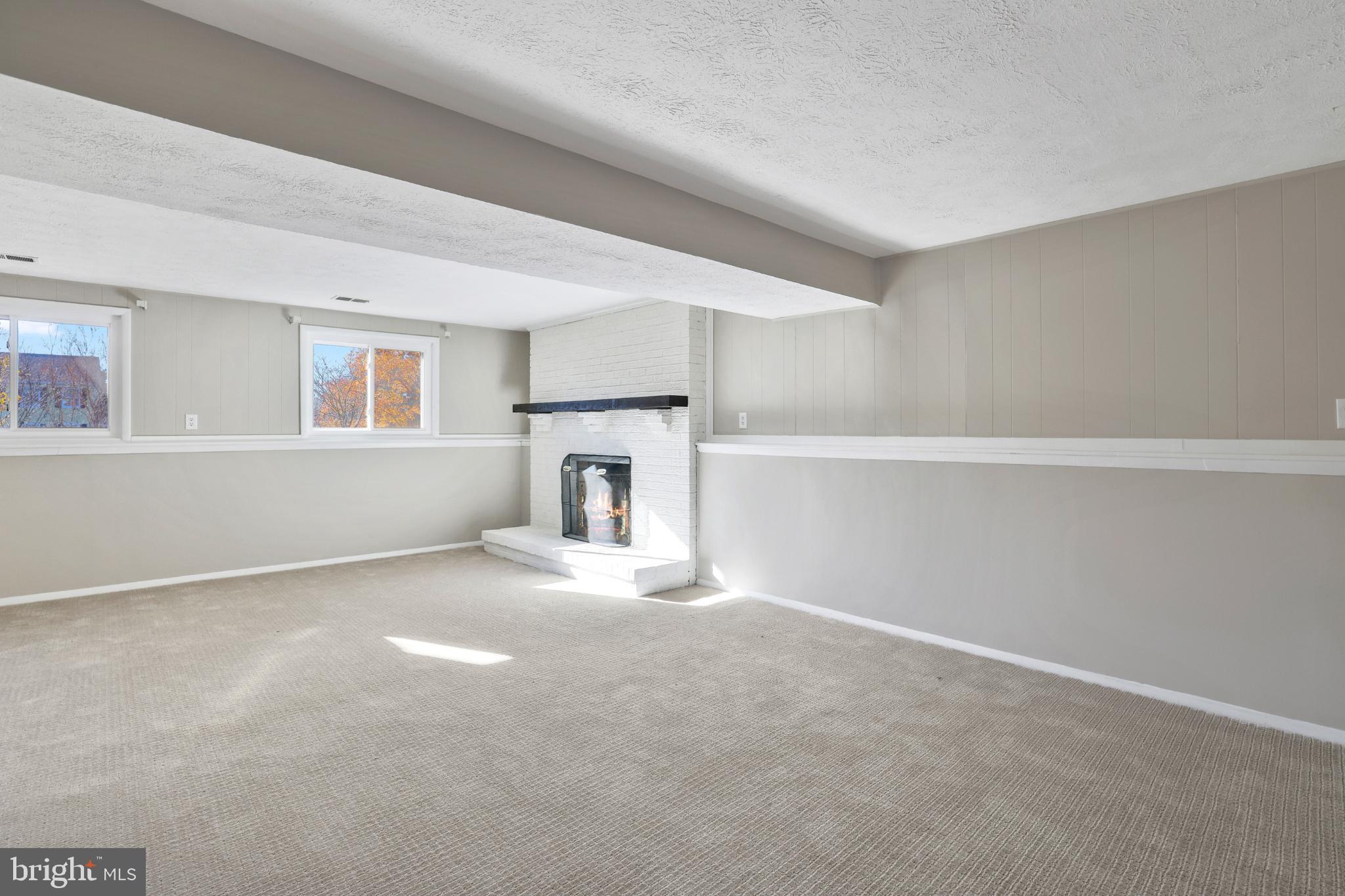 FALLS MANOR - Residential Lease