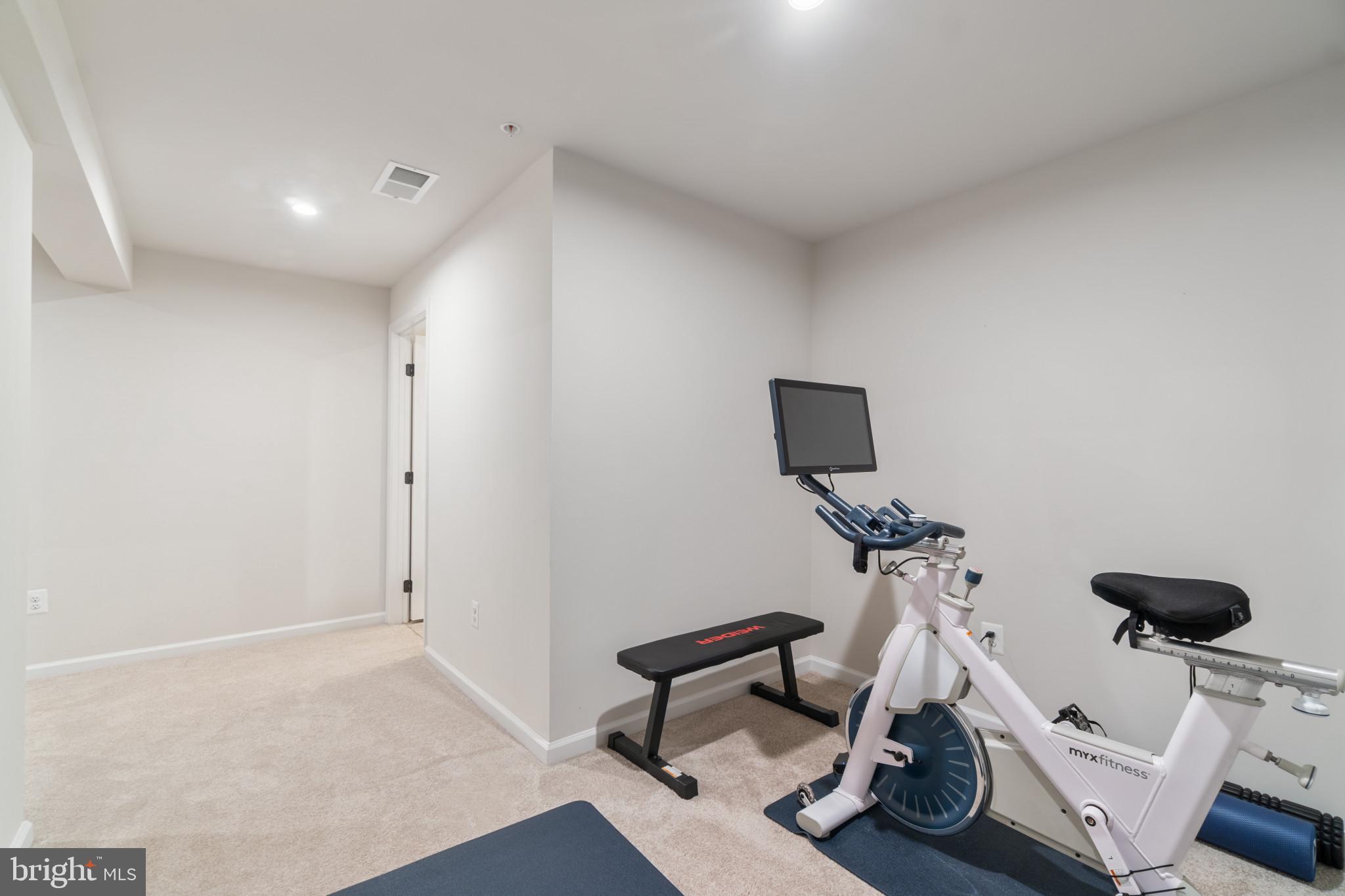 HAWKINS MANOR - Residential