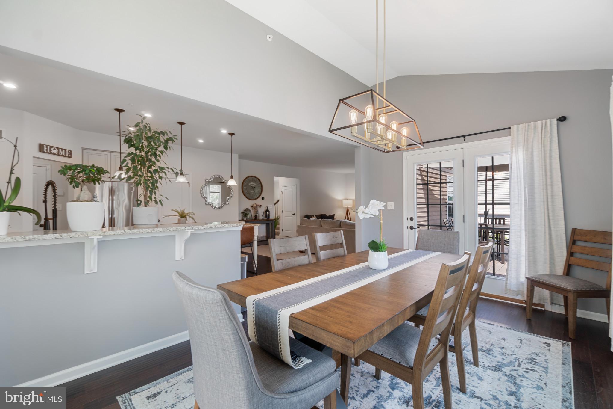 HAWKINS MANOR - Residential