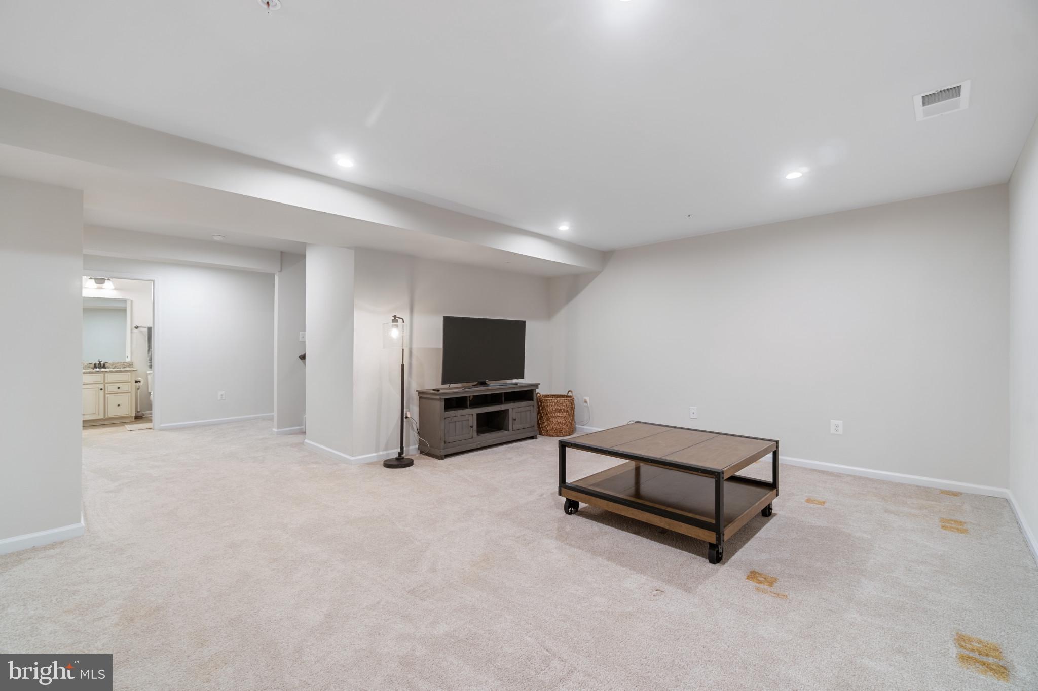 HAWKINS MANOR - Residential