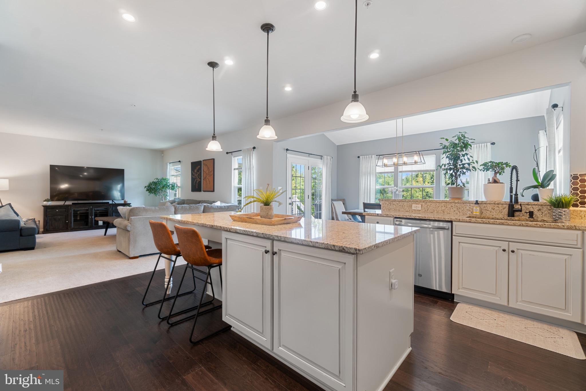 HAWKINS MANOR - Residential