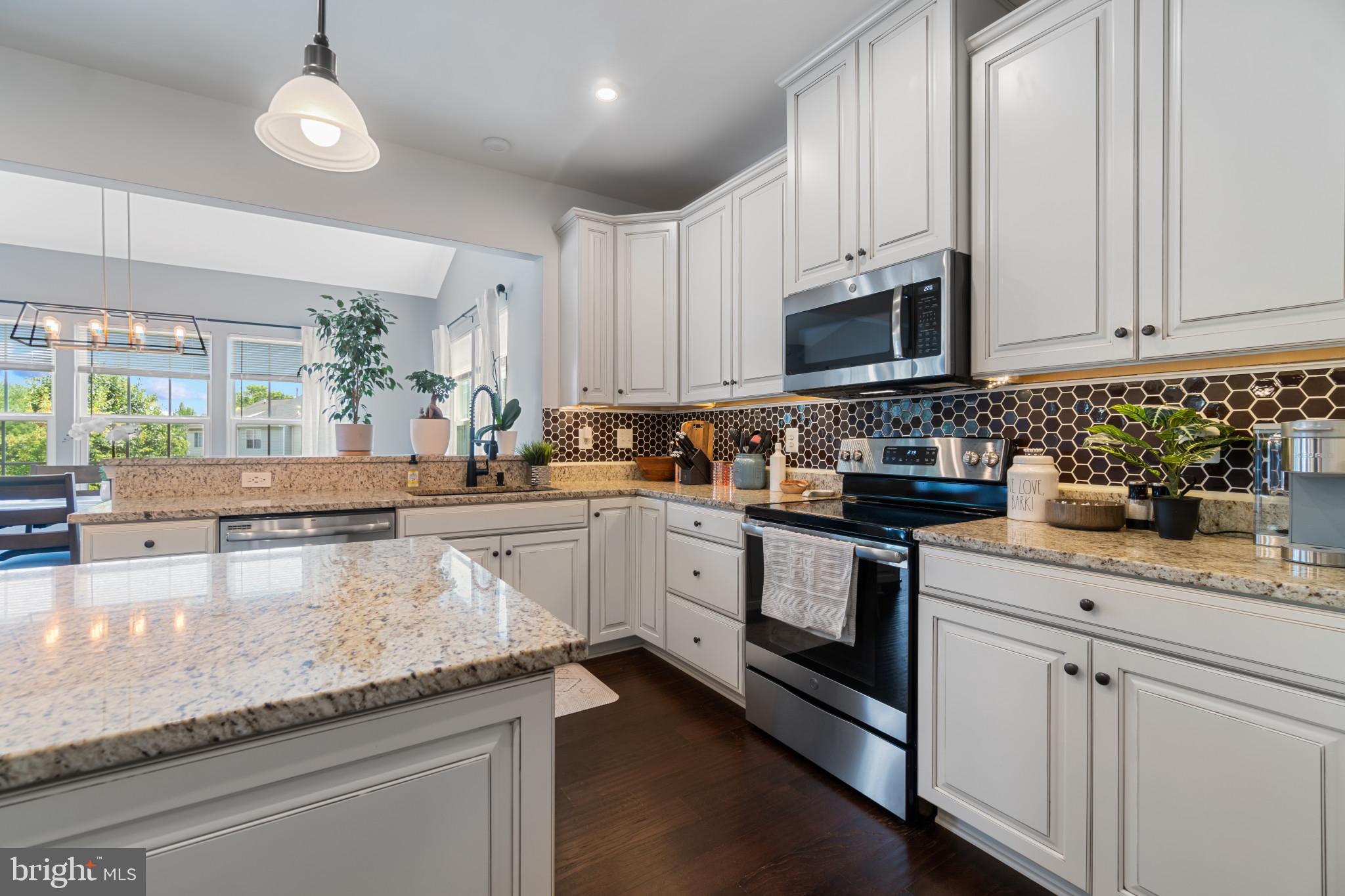 HAWKINS MANOR - Residential