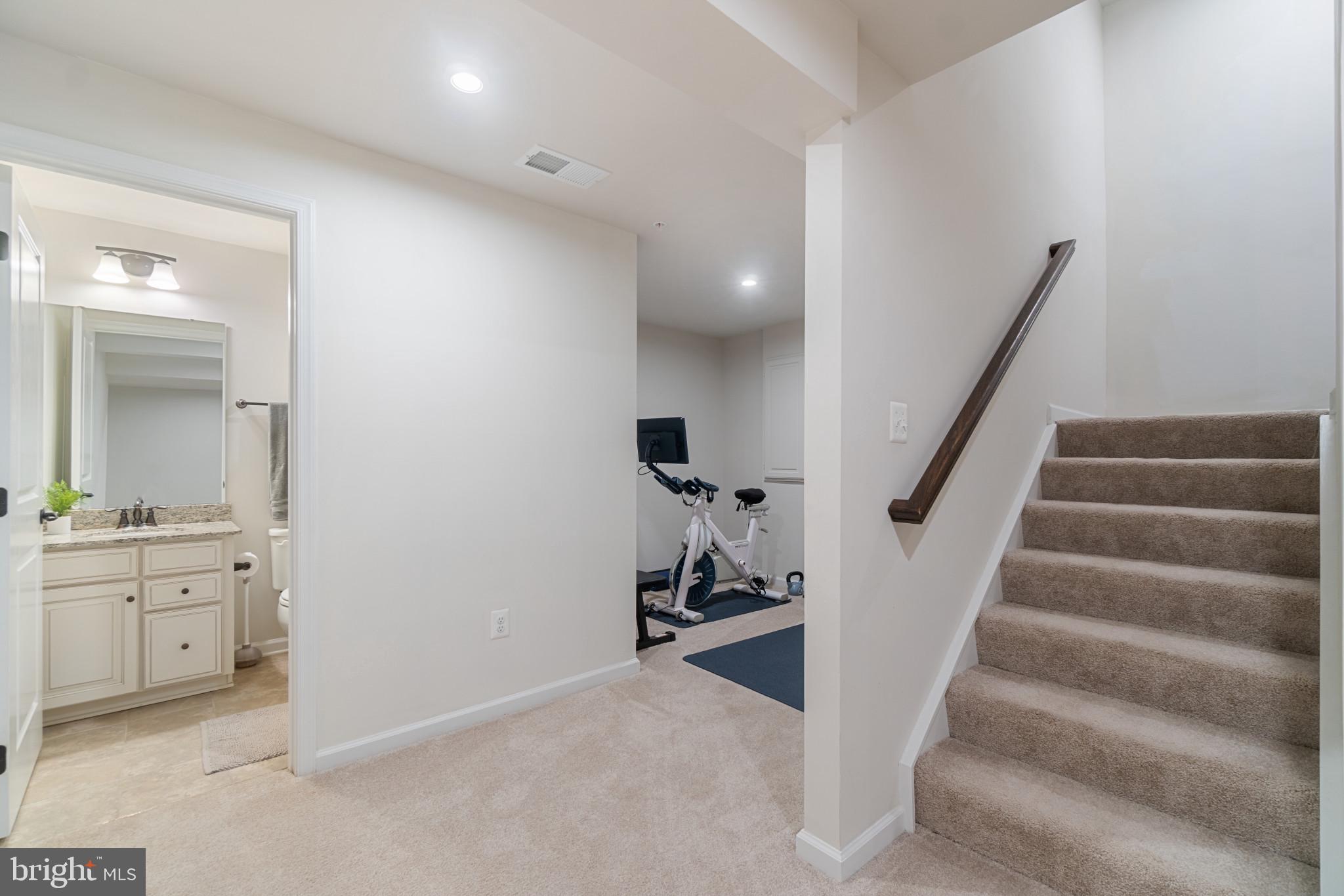 HAWKINS MANOR - Residential