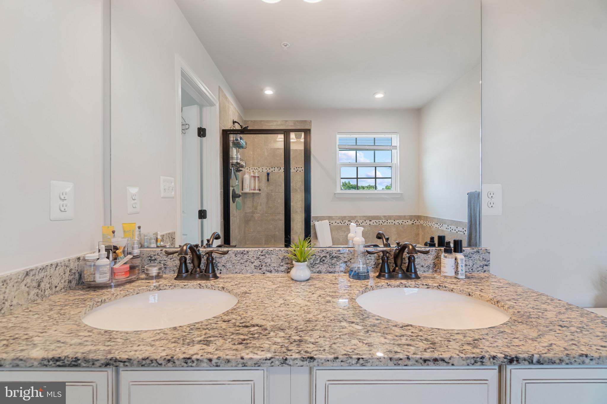 HAWKINS MANOR - Residential