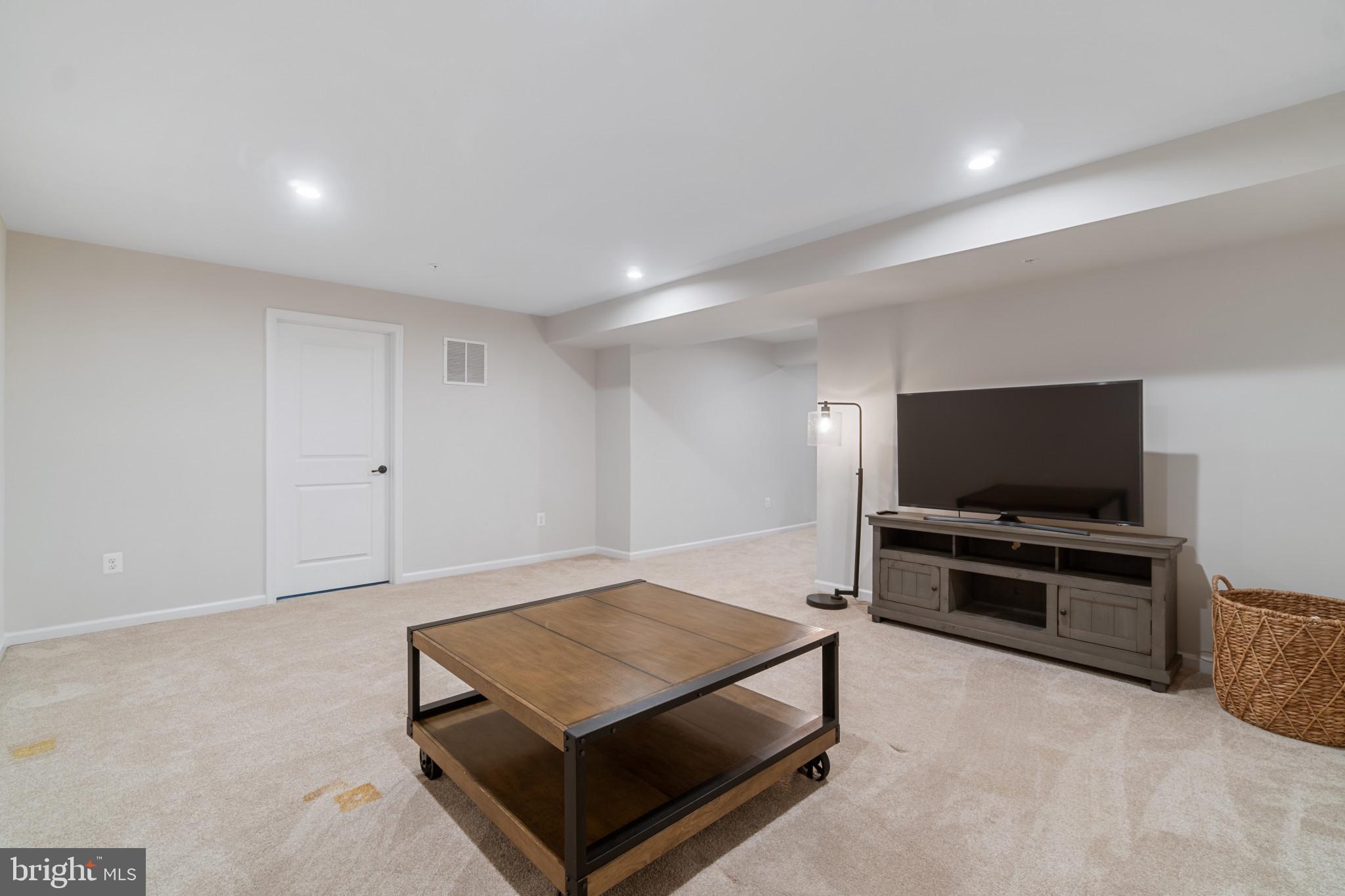 HAWKINS MANOR - Residential