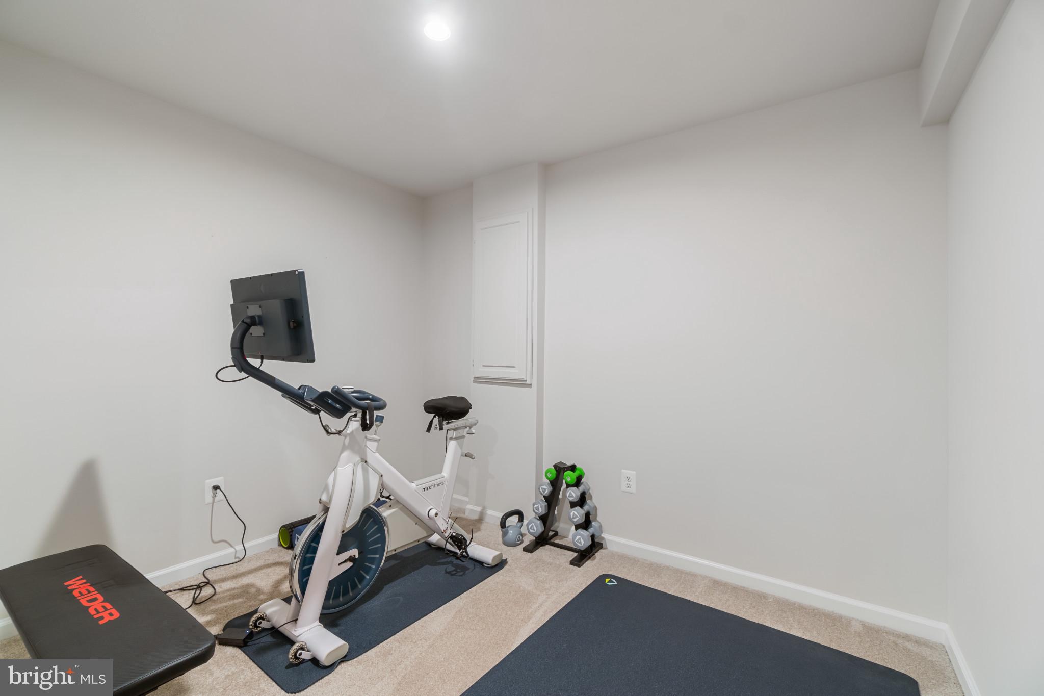 HAWKINS MANOR - Residential