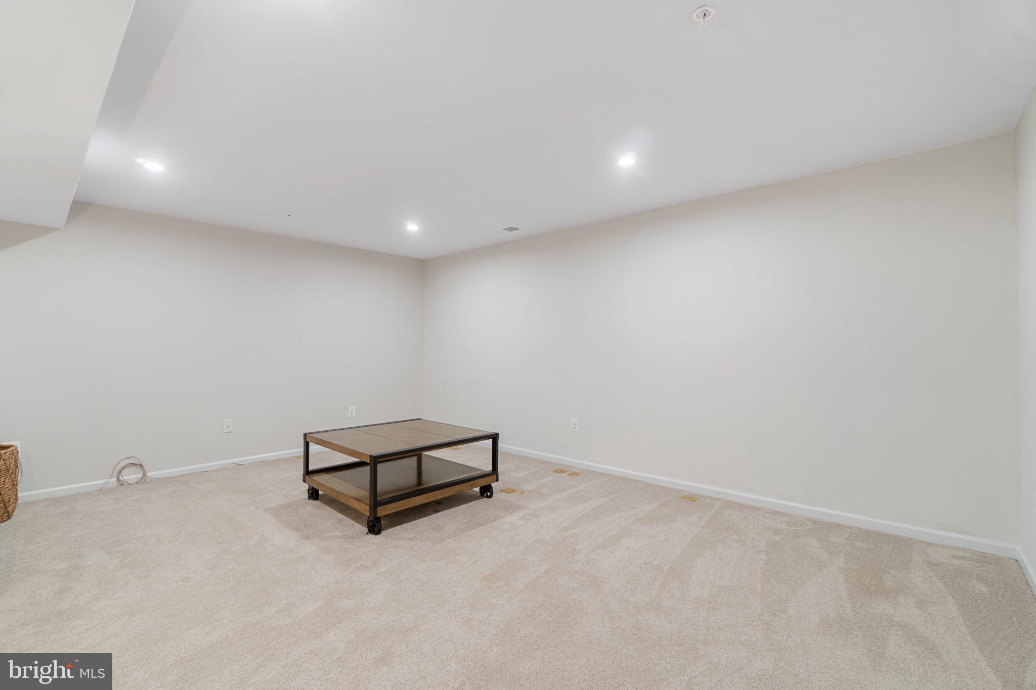 HAWKINS MANOR - Residential