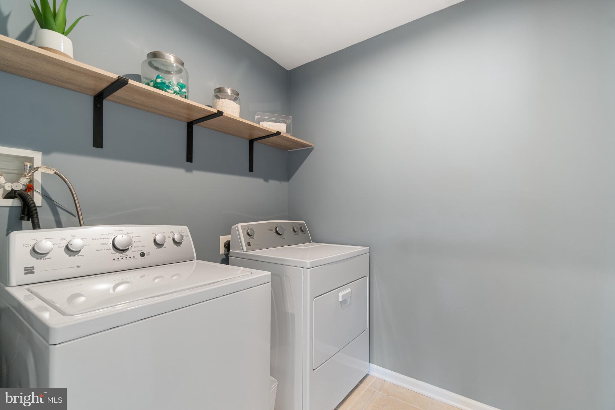 HAWKINS MANOR - Residential