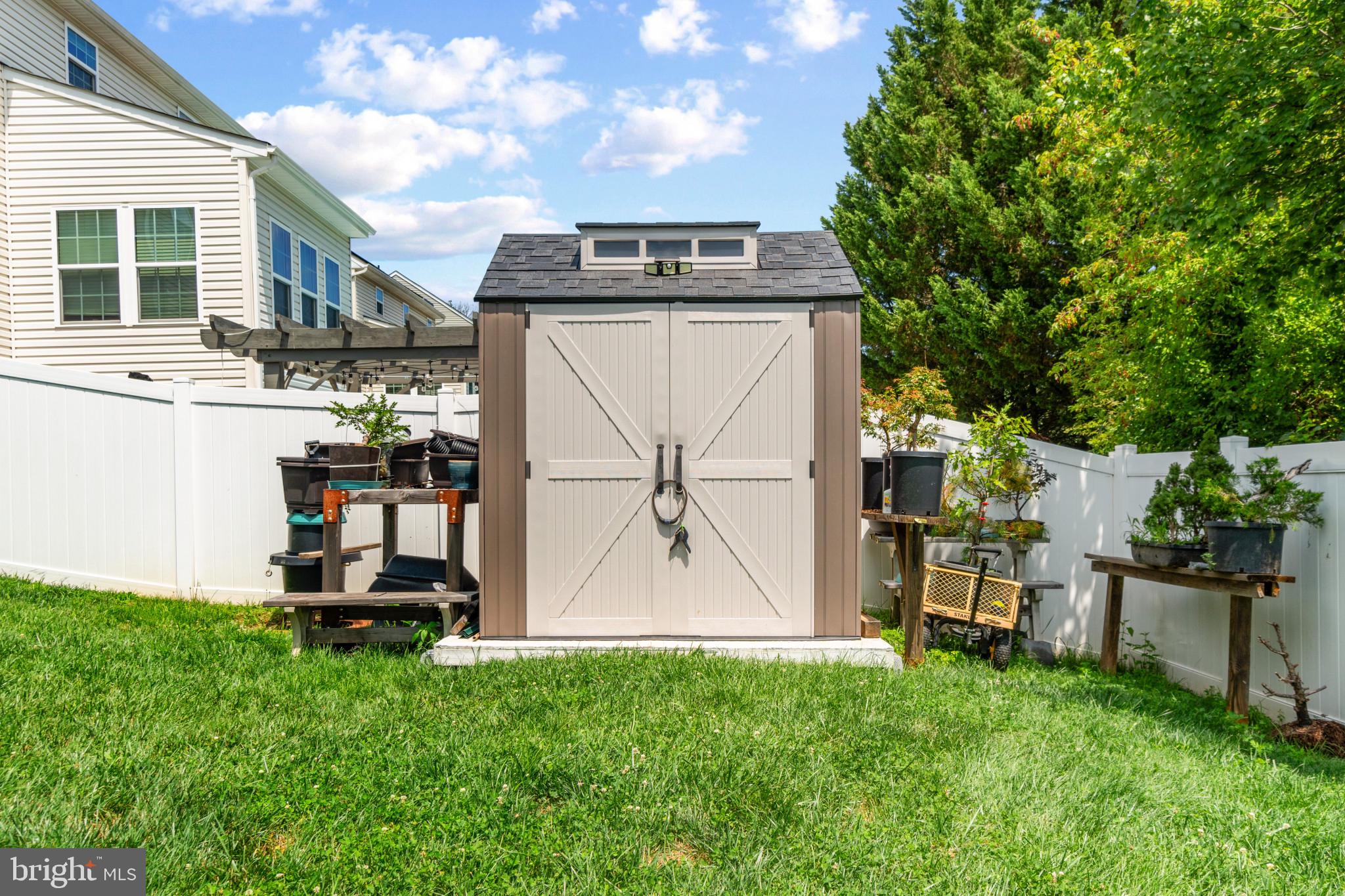 HAWKINS MANOR - Residential