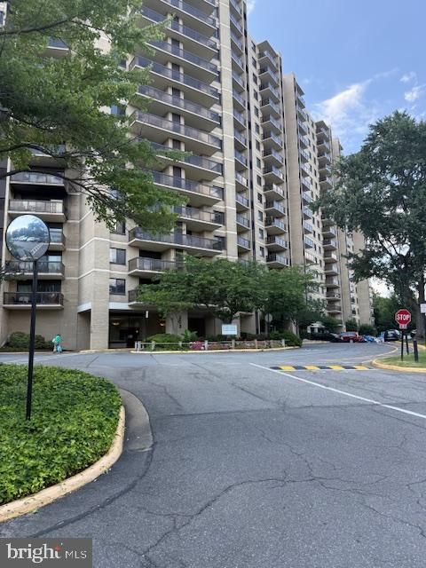 Condo For Sale - 203 Yoakum Parkway #1004<br/> ALEXANDRIA, VA 22304