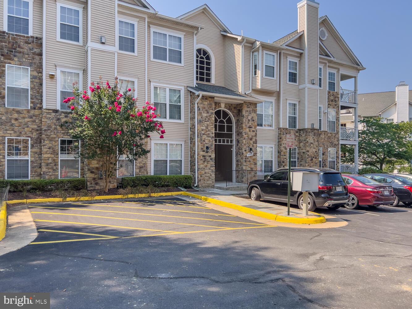 5921 FOUNDERS CROSSING COURT 102