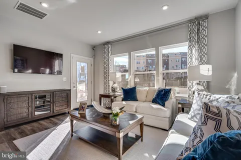 MLS: VALO2126328