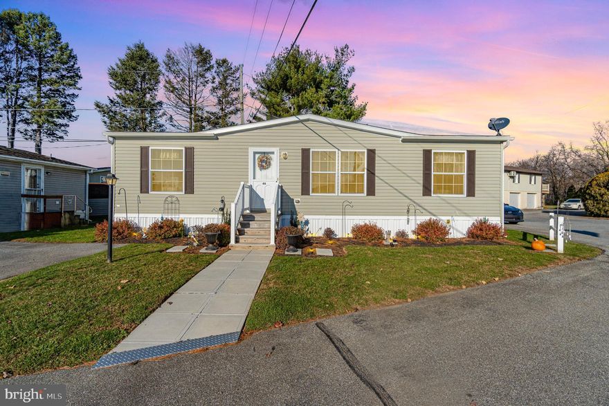 Move into your new home before the holiday!  Come see this immaculate 3 bedroom 2 full bath home.  This well maintained neighborhood is nestled in the center of beautiful farm land.   The open floor is perfect for family time and hosting gatherings.  Enjoy entertaining in the eat in kitchen, which boasts an island, stainless steel appliances and plenty of counter space.  The split bedroom floor plan offers additional privacy for you and your guests.  Schedule your showing today!