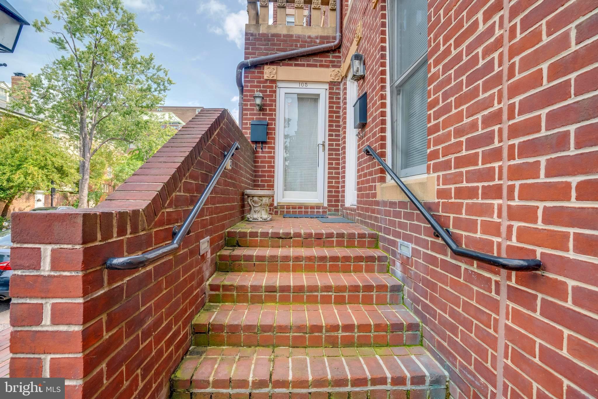 TORPEDO FACTORY - Residential Lease