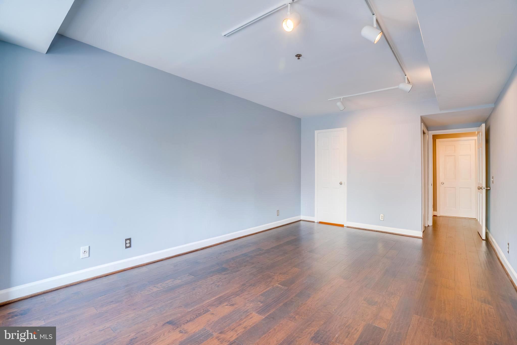 TORPEDO FACTORY - Residential Lease