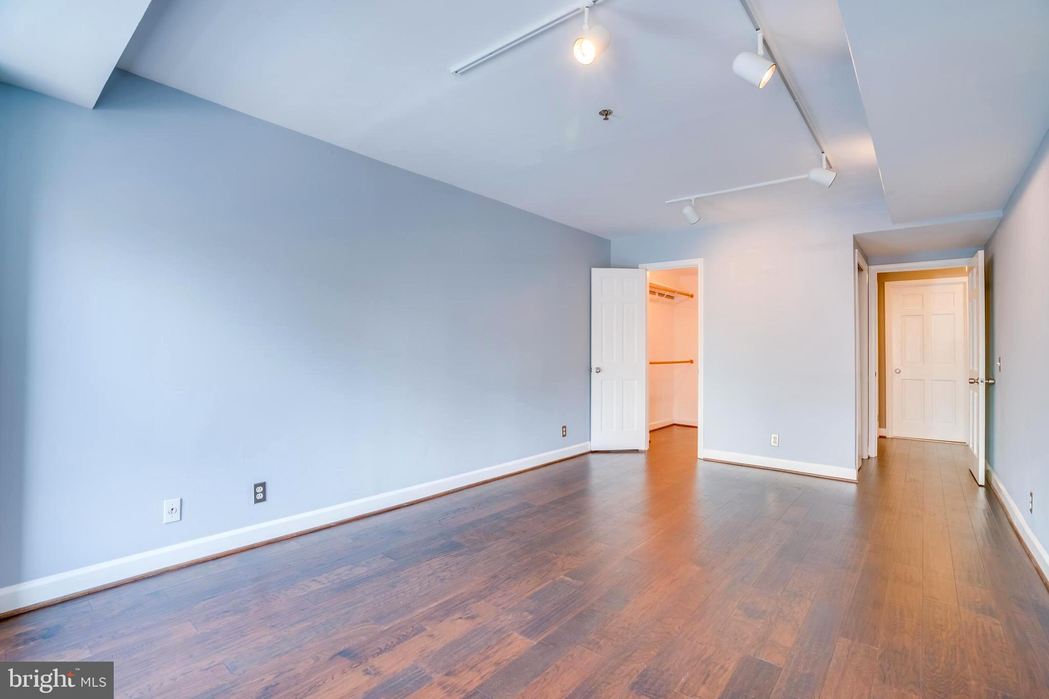 TORPEDO FACTORY - Residential Lease