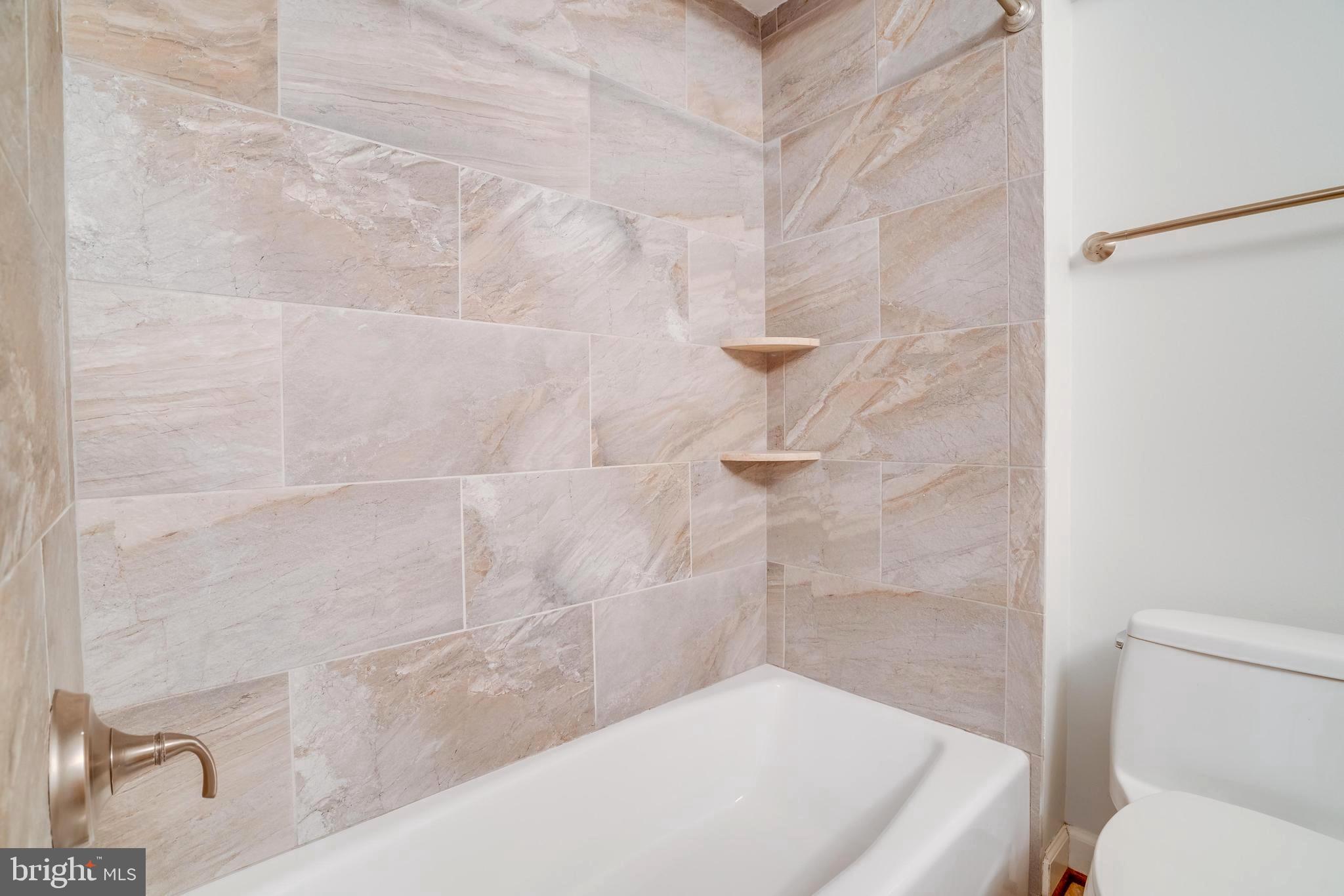 TORPEDO FACTORY - Residential Lease