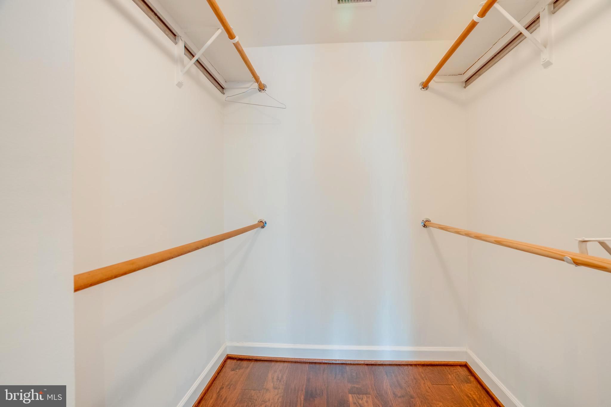 TORPEDO FACTORY - Residential Lease