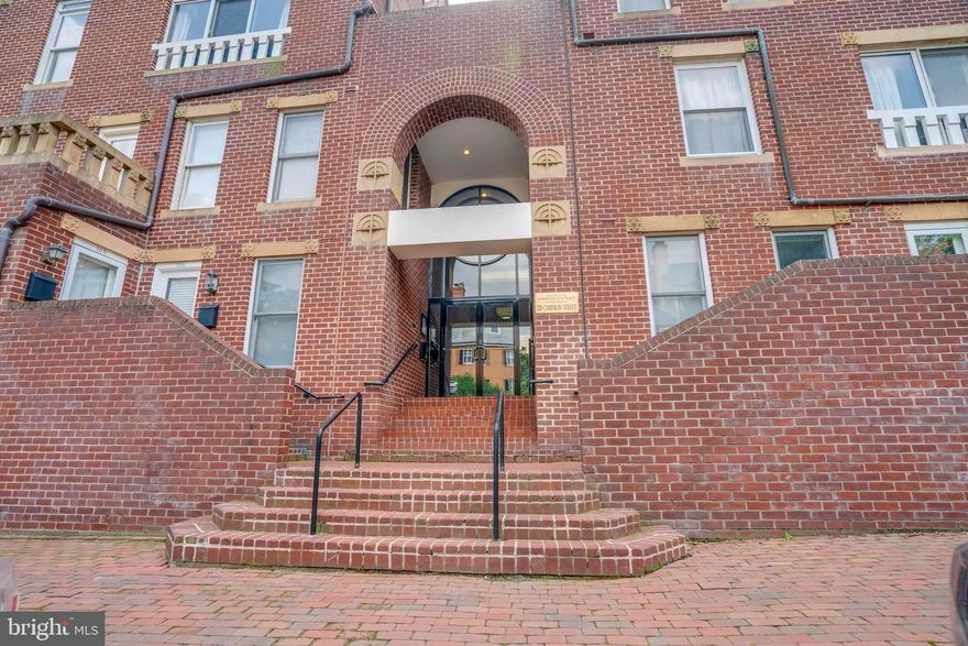 WOW  TORPEDO FACTORY CONDO IN OLD TOWN ... convenient Cameron St entrance (not lobby entrance) enter front door of condo from Cameron St. One block from river, amazing location! Large windows in living room and engineered wood floors throughout. Renovated kitchen with granite, glass backsplash and stainless appliances. Renovated large bath with wall of glass tile and marble shower ... washer & dryer in unit. Bedroom has walk-in closet. Additional storage. One 30 lb pet, case by case with deposit.