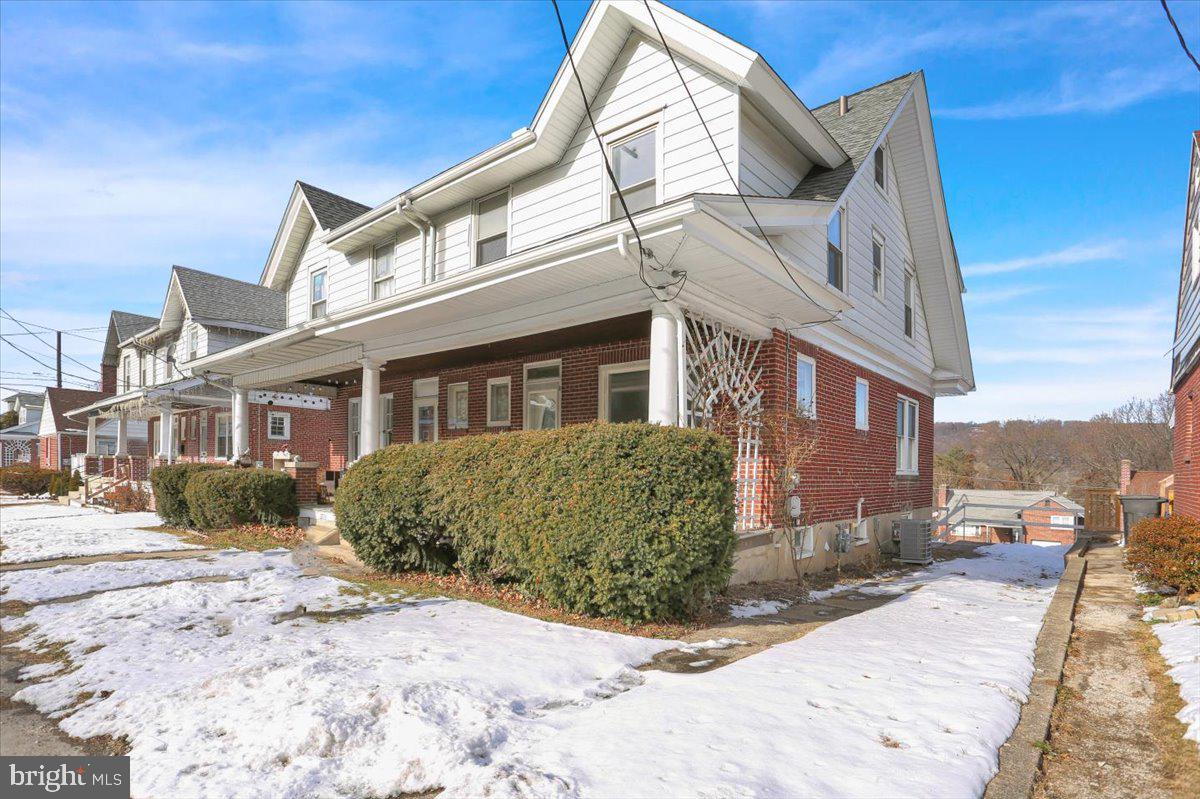 2715 PERKIOMEN AVENUE