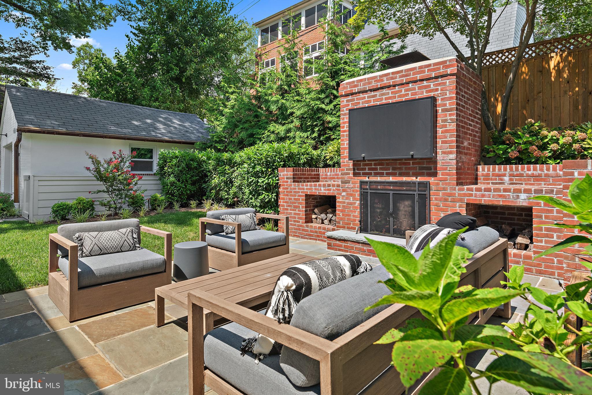 2 STEELE AVENUE