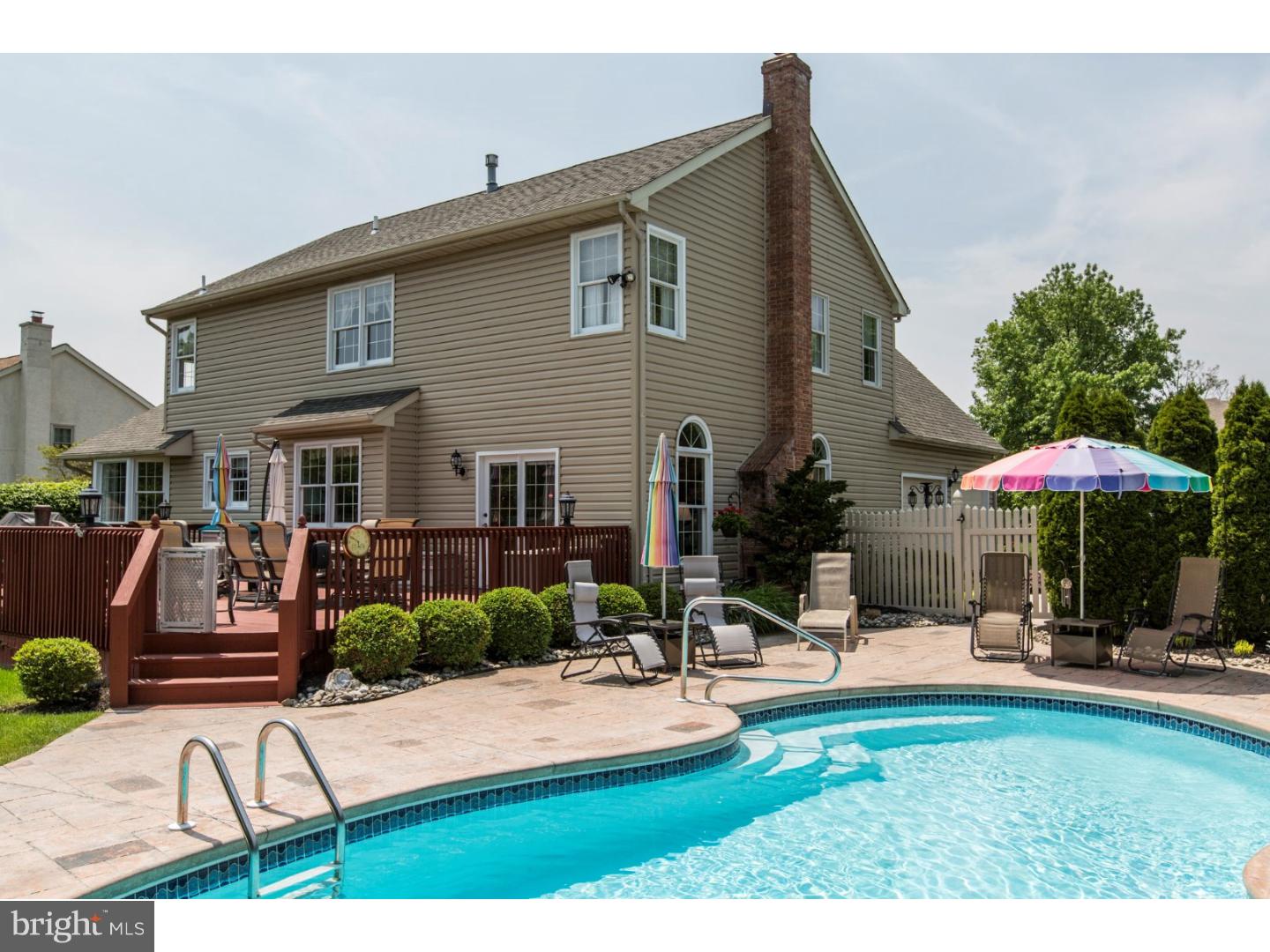 LAUREL OAKS - Residential