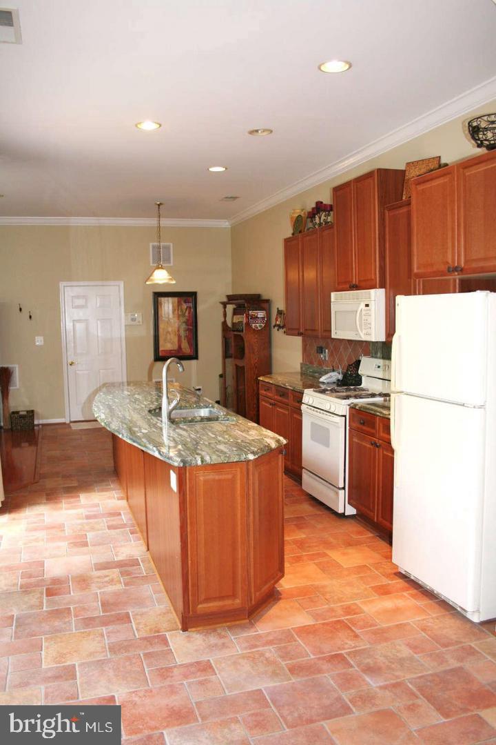 BELMONT TOWN CENTER - Residential Lease