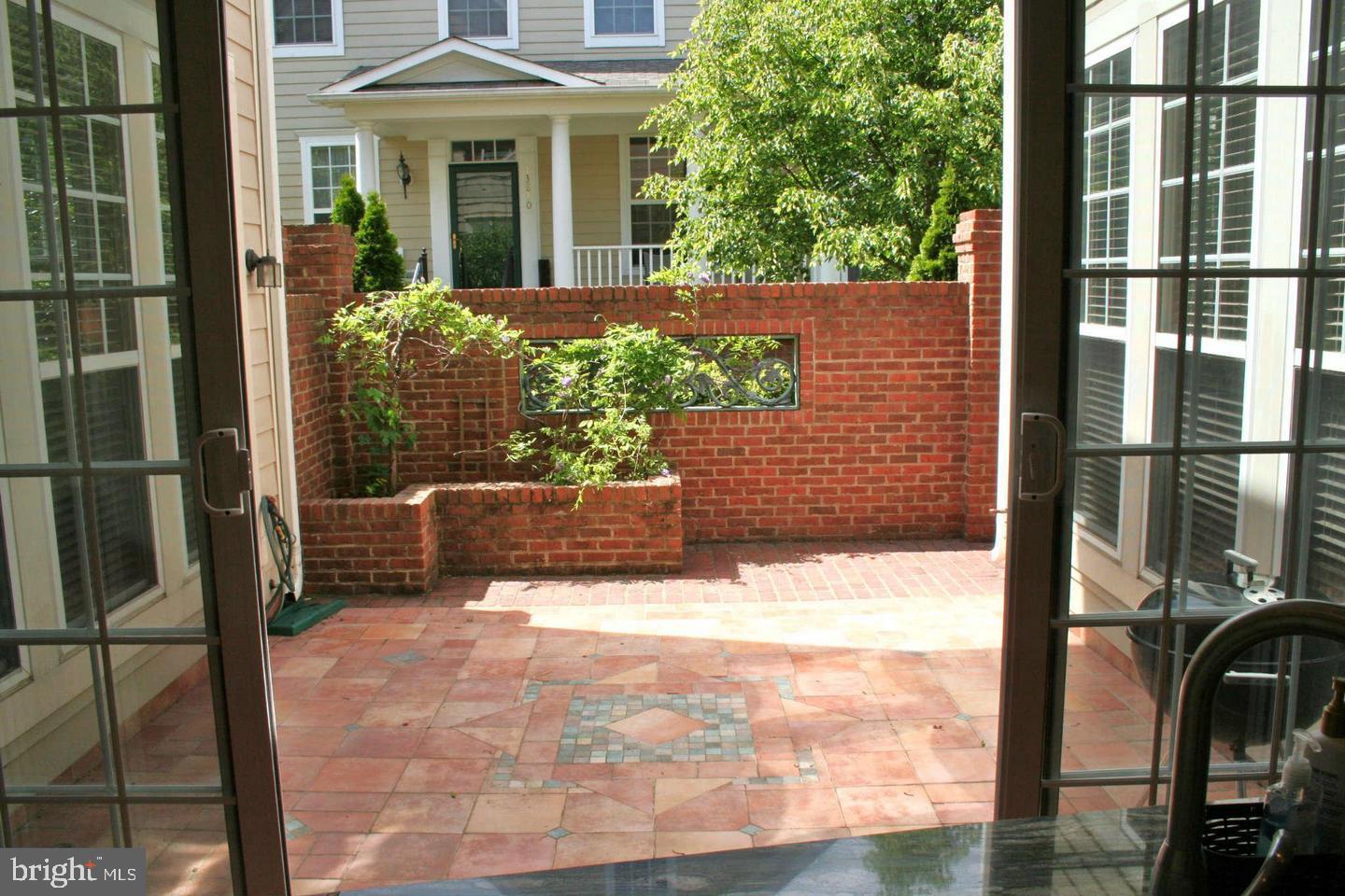 BELMONT TOWN CENTER - Residential Lease