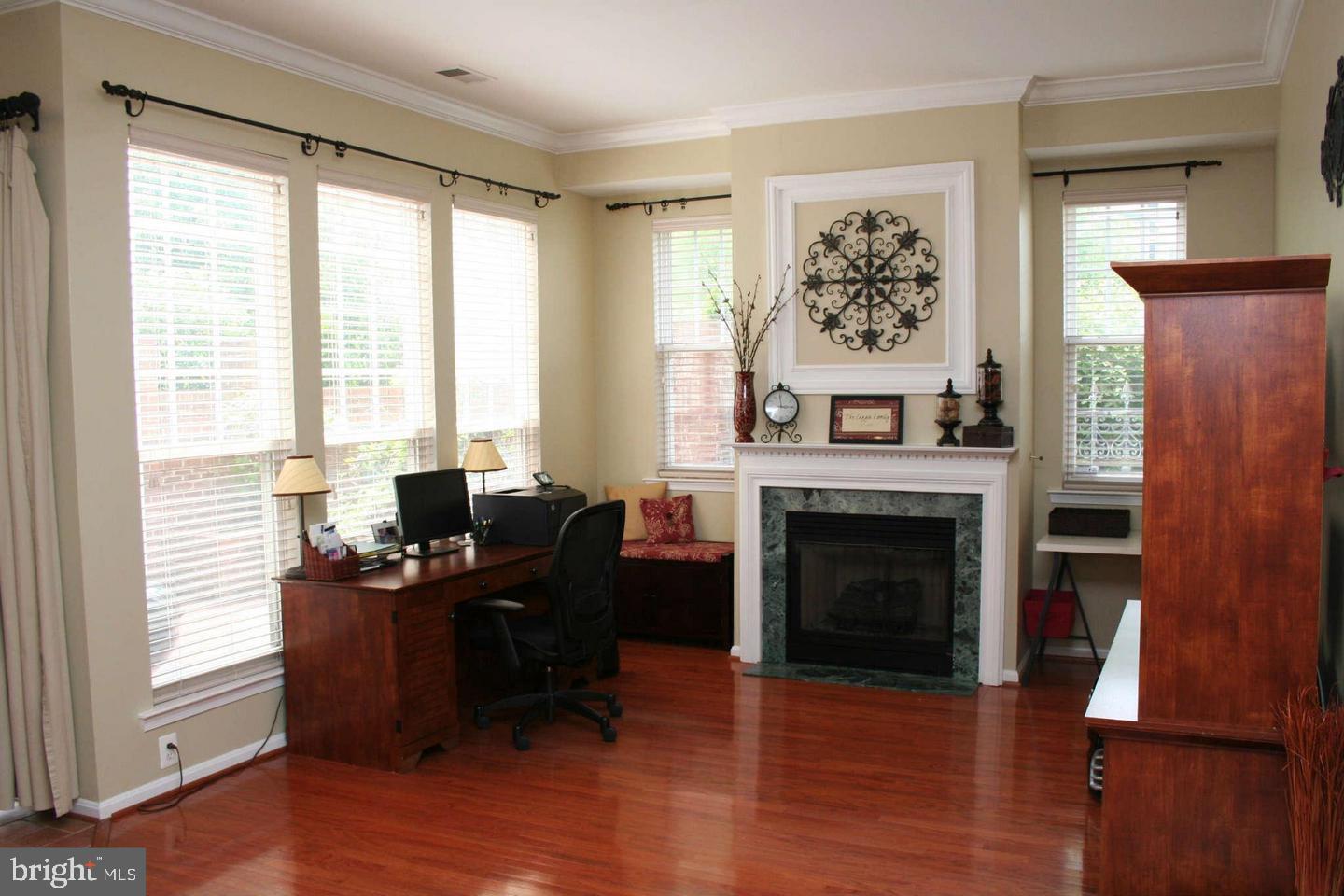 BELMONT TOWN CENTER - Residential Lease