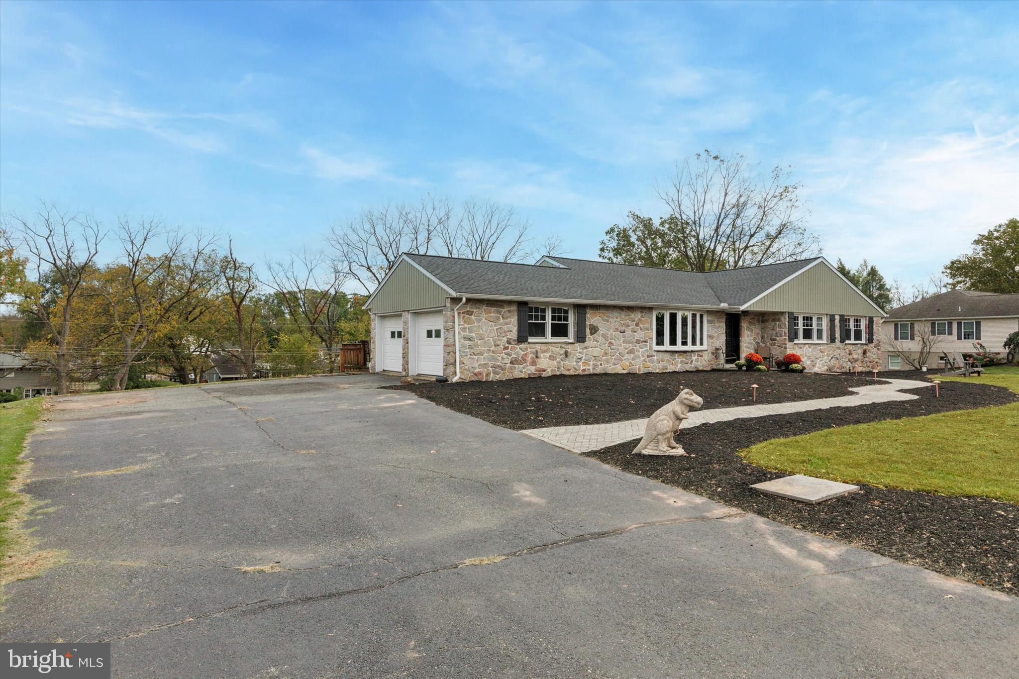 1212 CRESTWOOD DRIVE