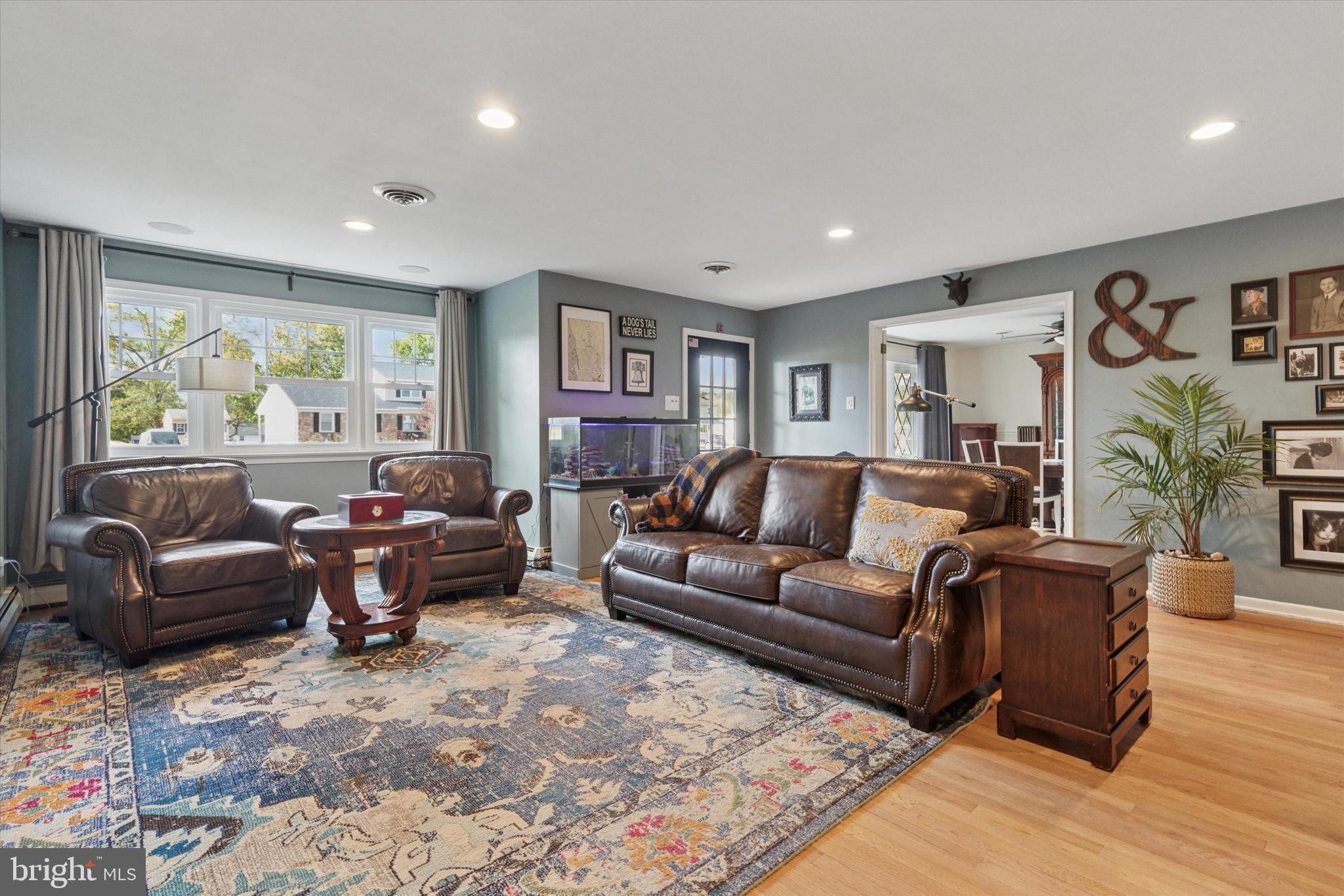 1212 CRESTWOOD DRIVE