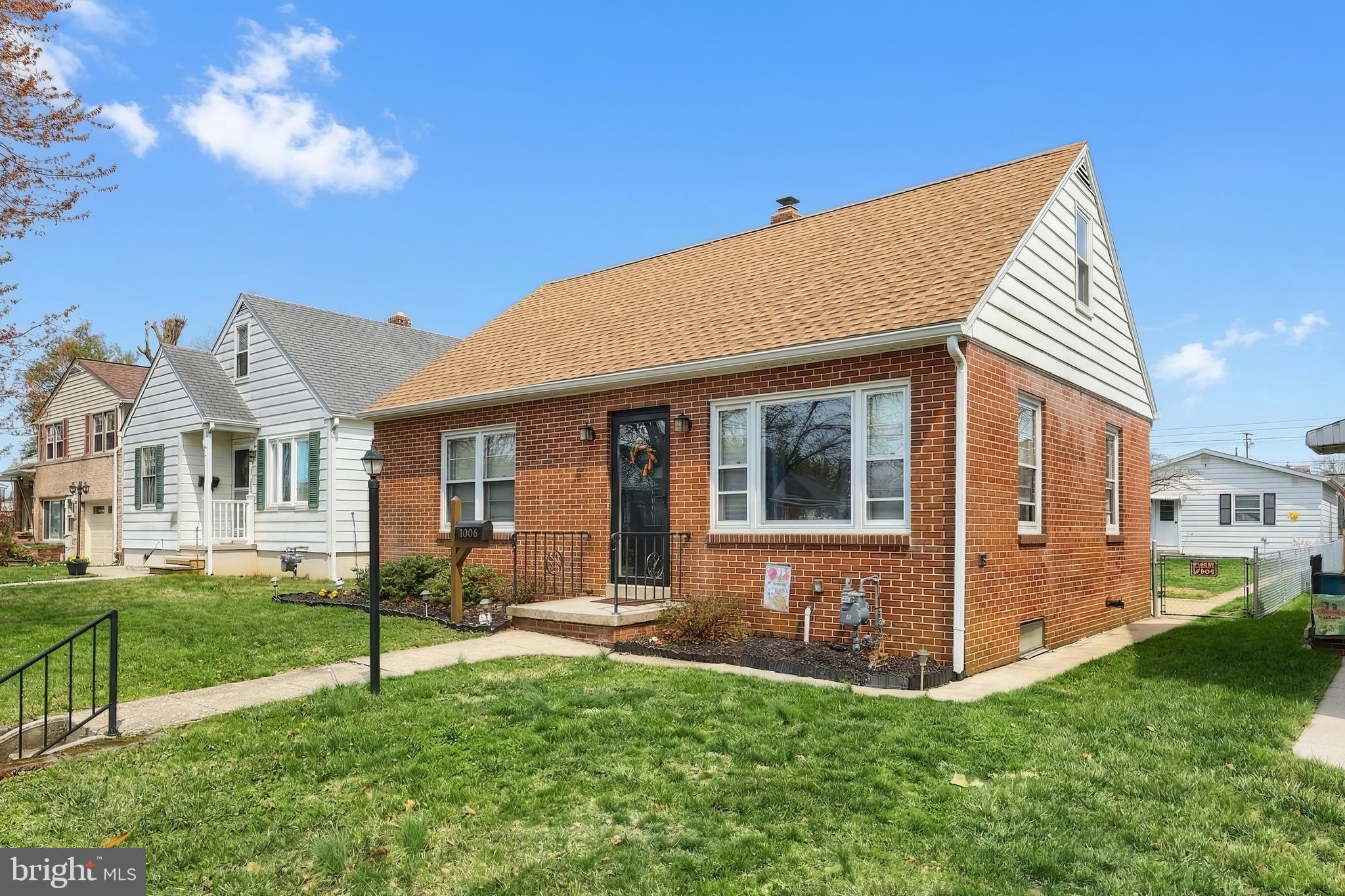 1006 E WALNUT STREET