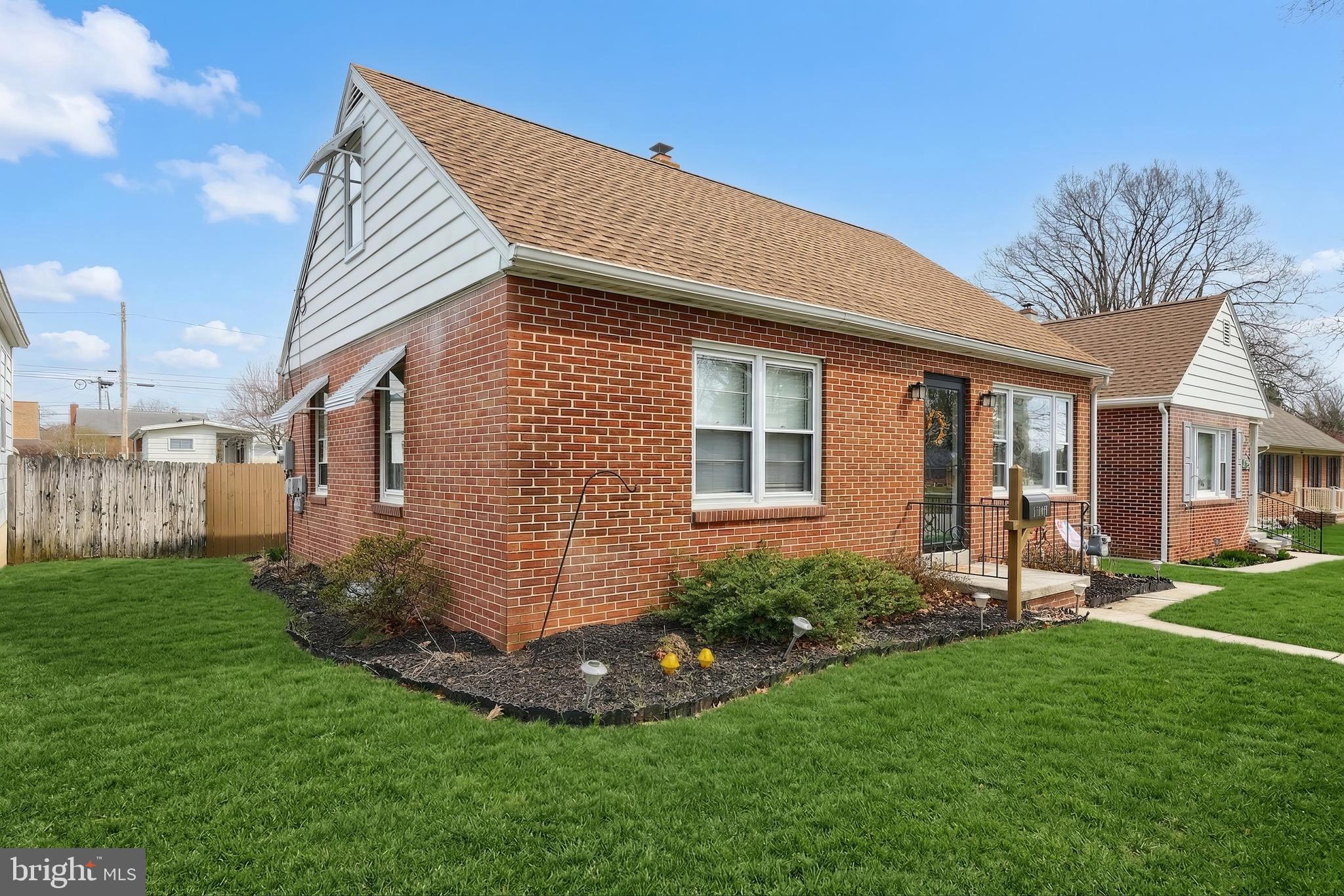 1006 E WALNUT STREET