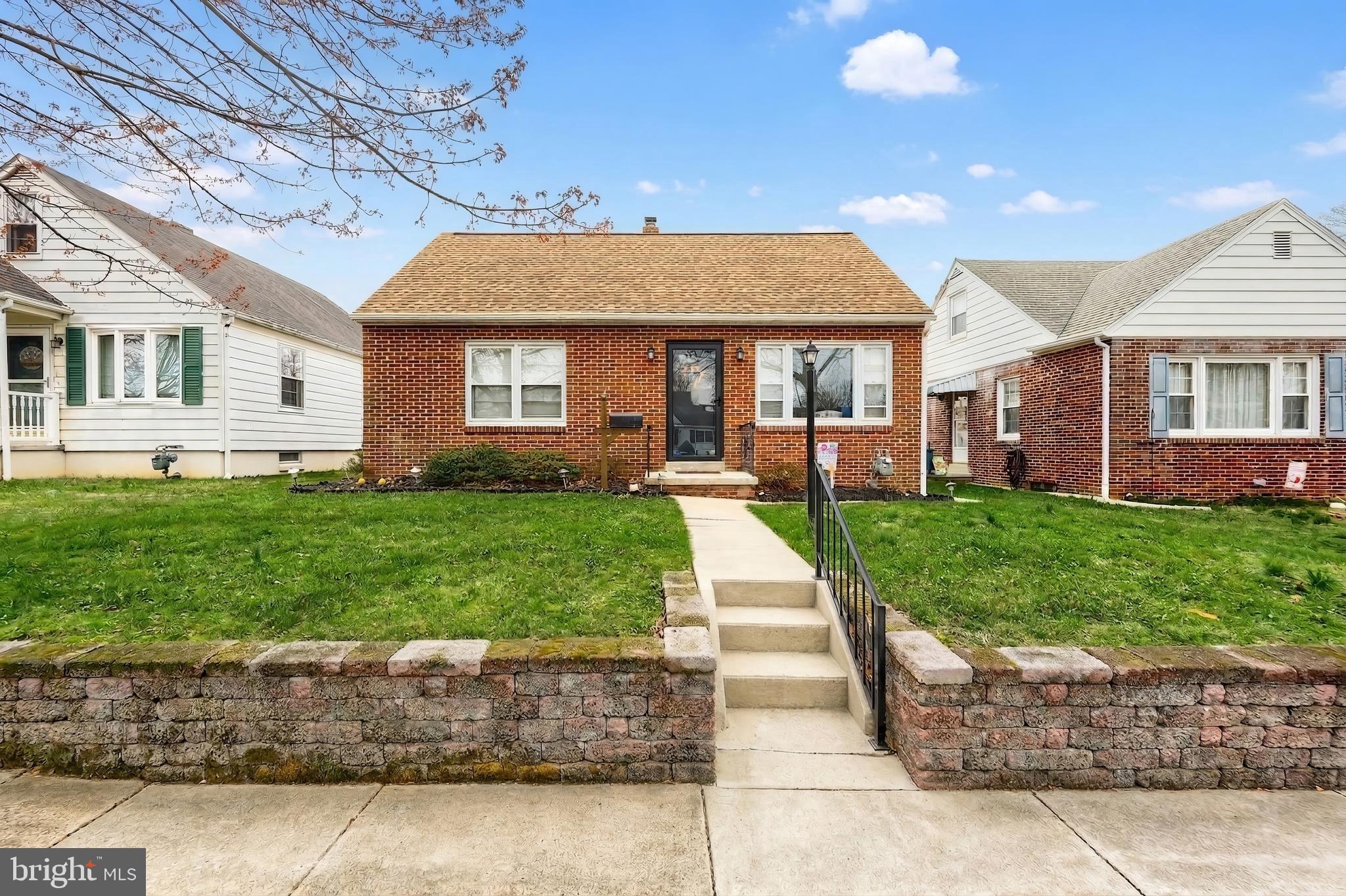 1006 E WALNUT STREET