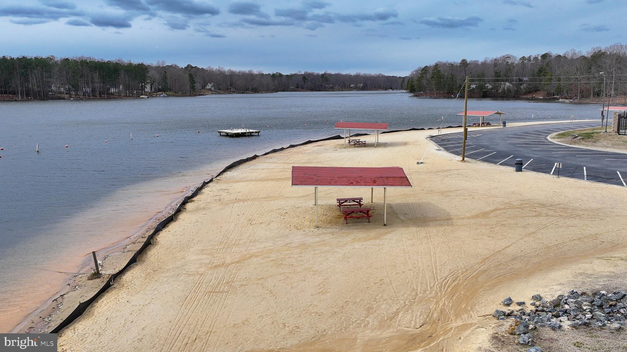 LAKE CAROLINE - Residential