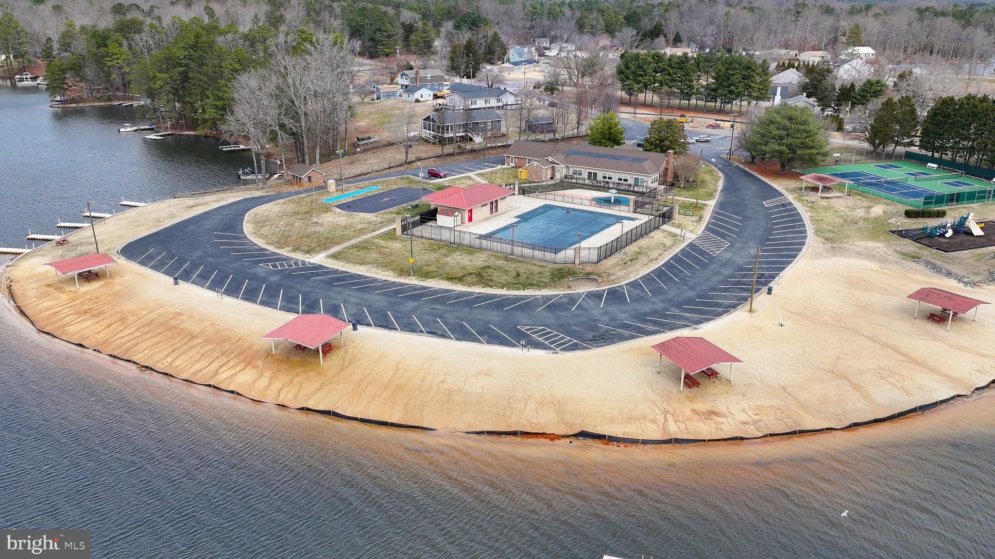 LAKE CAROLINE - Residential