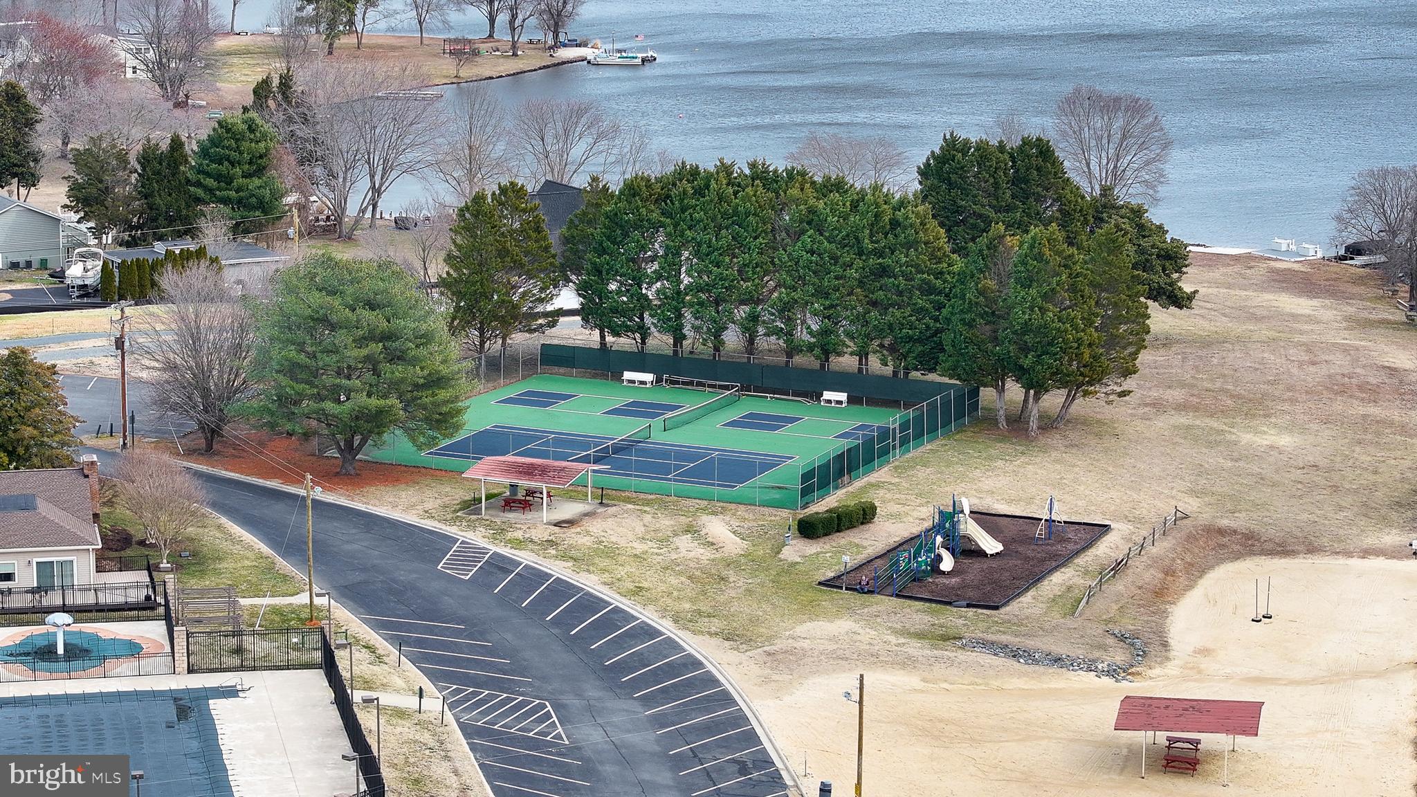 LAKE CAROLINE - Residential